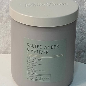 White Barn Salted Amber & Vetiver Candle