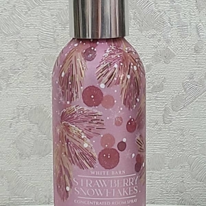 White Barn Strawberry Snowflakes Spray